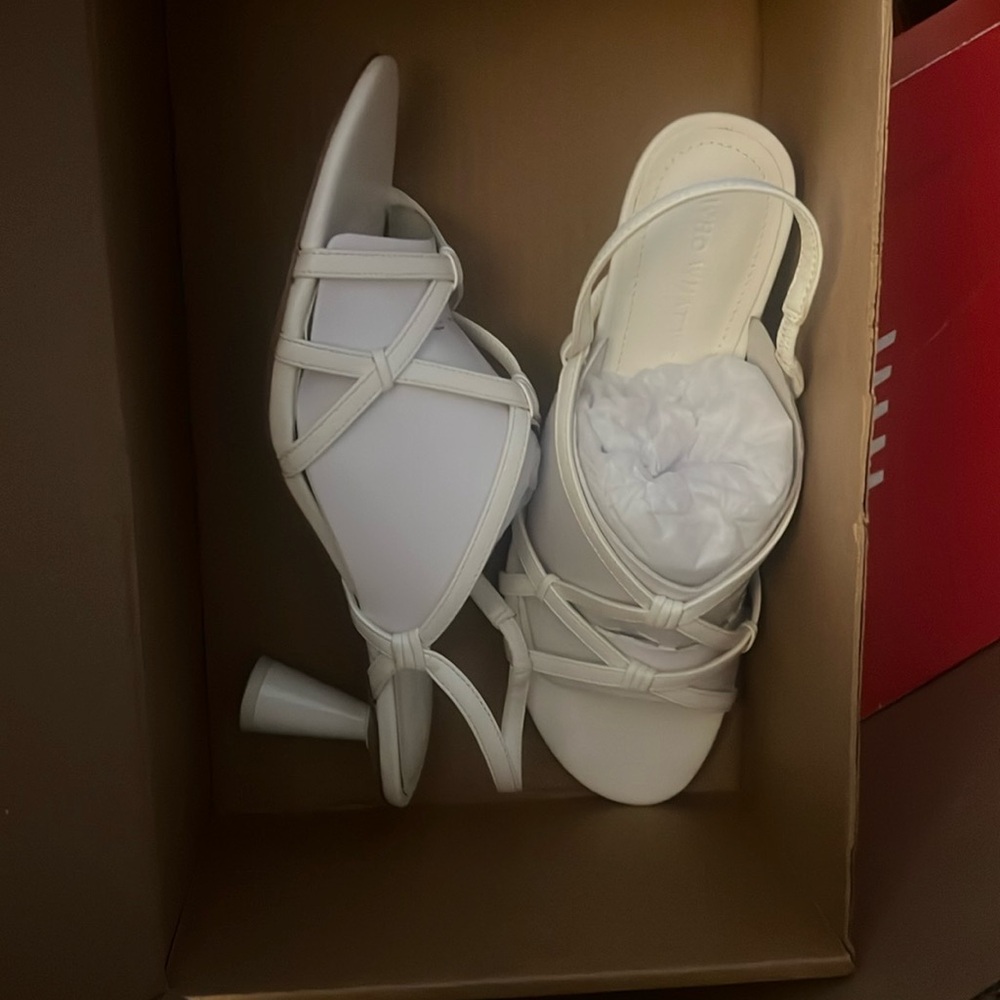 Who What Wear Perla Sandal in Prestine Cream size 10, new.